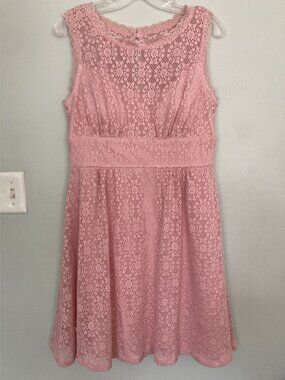 Sleeveless Pink Lace Dress With Back Zipper & Scoop Neckline Size 8 Classic